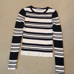 Striped, thinly knit long sleeve shirt